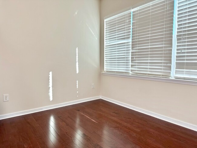 Foto del edificio - Four Bedroom in Waterside Subdivision