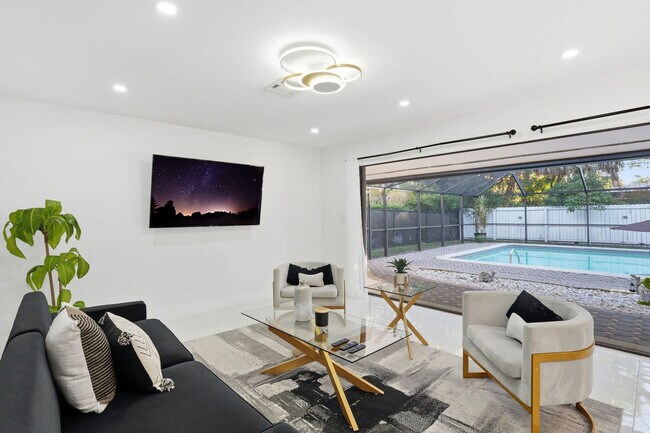 Building Photo - 208 Erie Dr