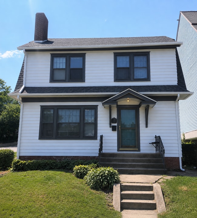 Building Photo - 629 Iowa Ave