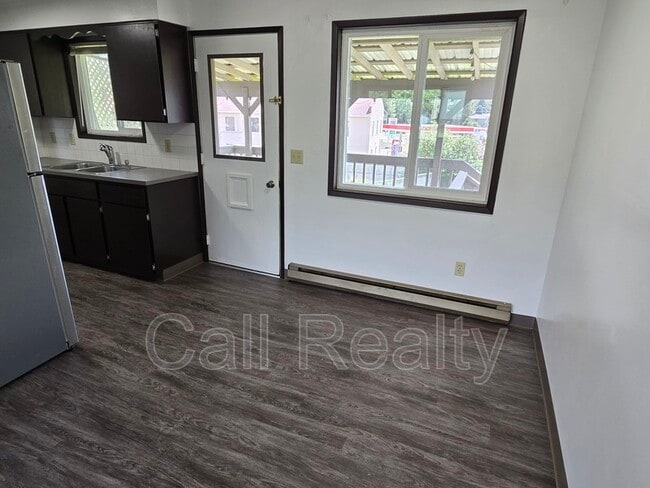 Building Photo - 3322 S Raymond Cir
