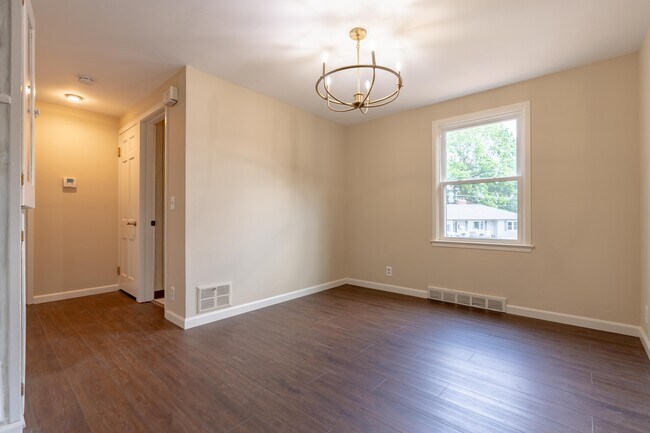 Foto del edificio - 1706 Jefferson Rd NE