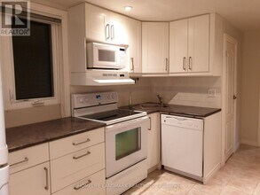 Building Photo - 44 Guildcrest Dr
