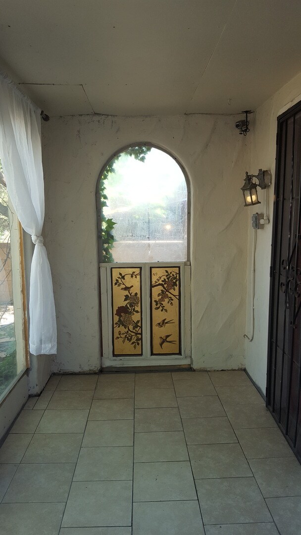 Foto del edificio - UNM - NOB HILL 2 Bedroom HOUSE 1  Bath PARKING