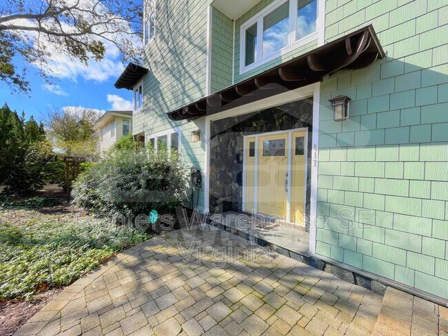 Building Photo - 817 Surfside Avenue