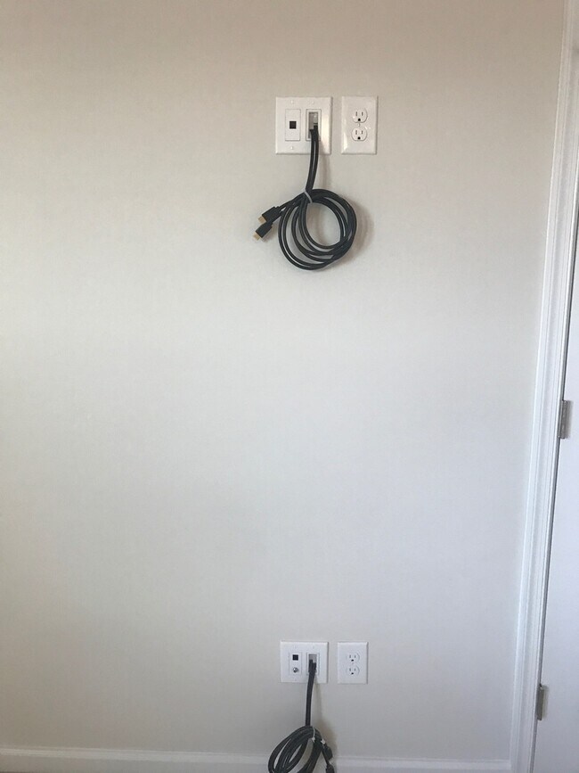 Foto del edificio - 3bed/2.5ba townhome Ideally Located betwee...