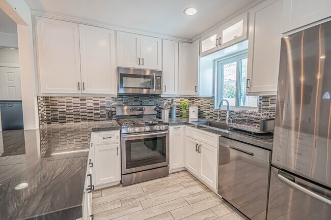 Foto del edificio - Beautifully Remodeled Home Move-In Ready!