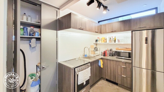 Foto del edificio - 3 W 128th St