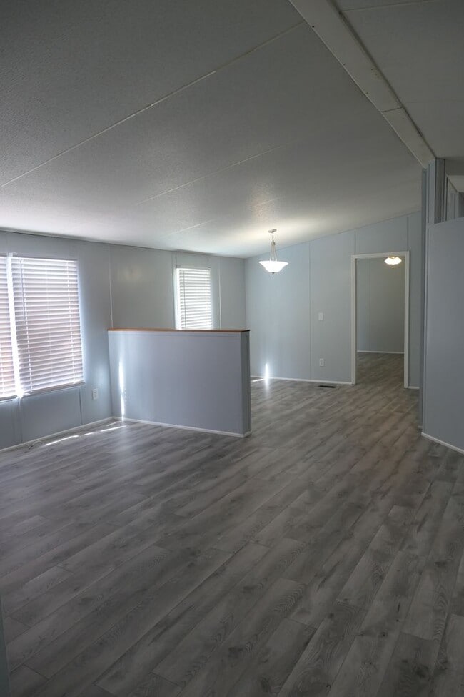 Building Photo - Updated 3/2 Double Mobile Home in Crawford...
