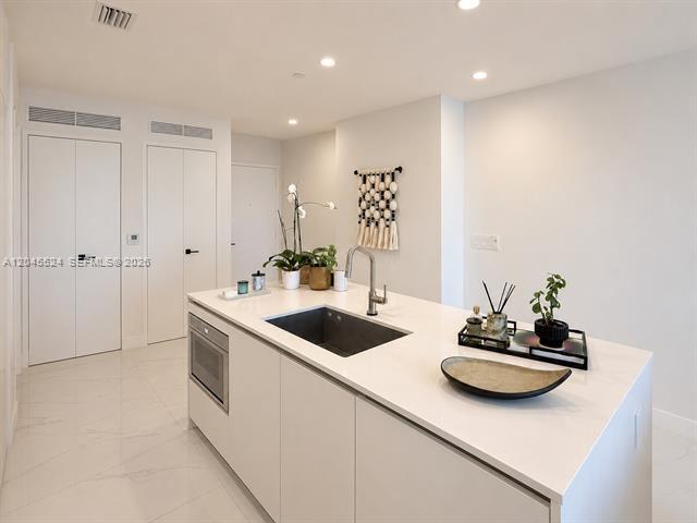 Foto del edificio - 700 NE 24th St