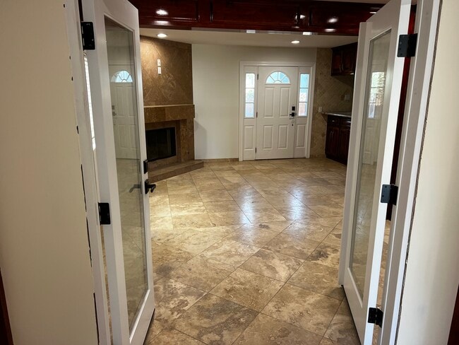 Living/Dining area - 148 Van Nuys Ave