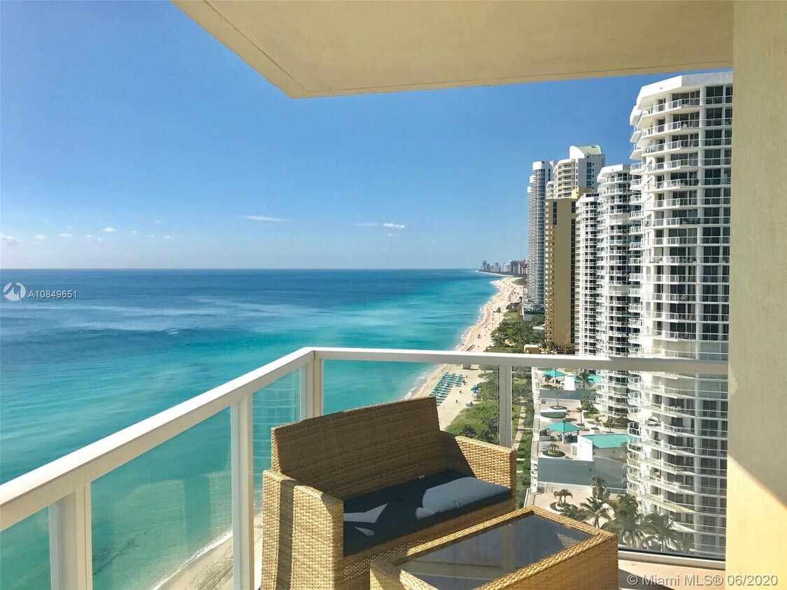 Primary Photo - 16699 Collins Ave