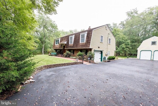 Building Photo - 2294 Linden Ave