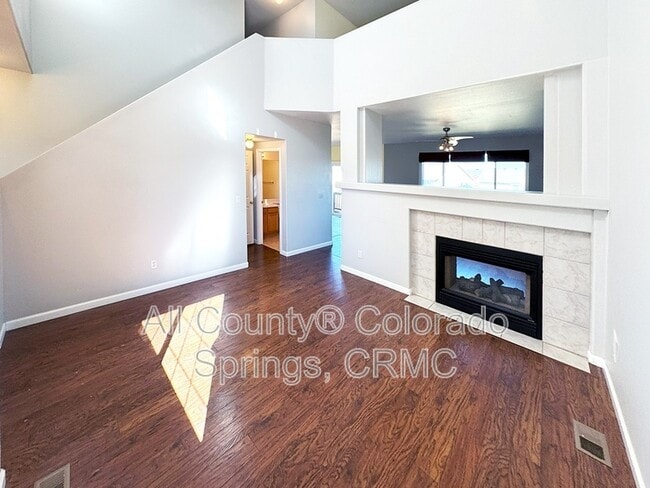 Building Photo - 3749 Range Dr