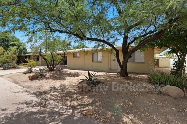 Building Photo - 2110 S Granada Dr