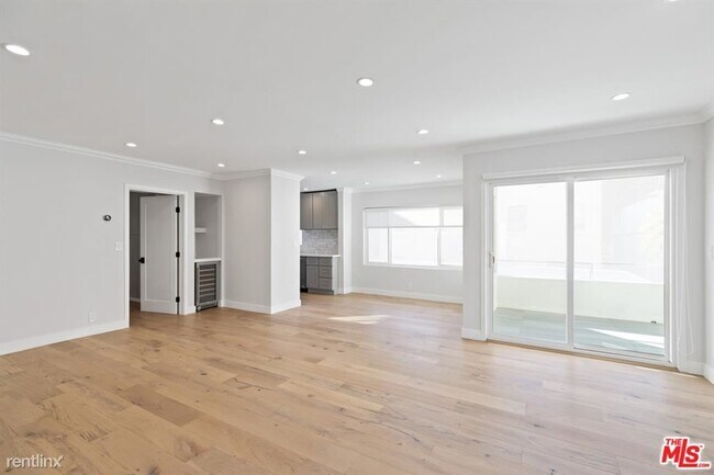 Building Photo - 1 br, 1.5 bath House - 153 S Palm Dr Apt 5