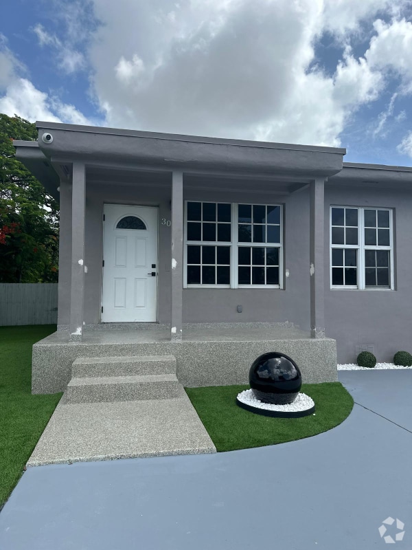 Building Photo - 3095 W Flagler St