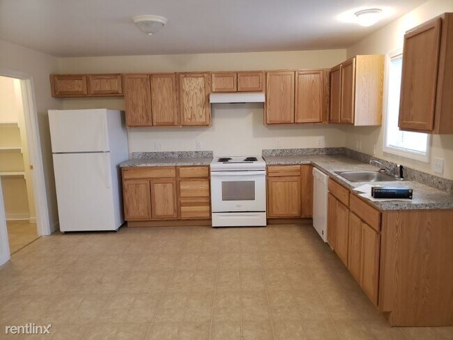 Foto del edificio - 3 br, 1.5 bath Townhome - 2684 Main St