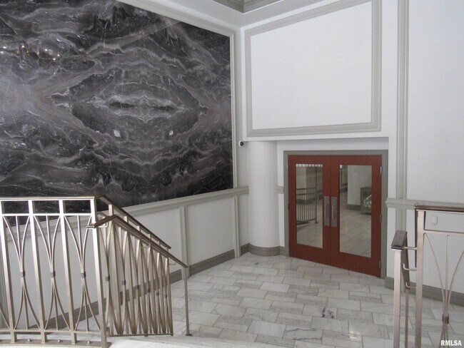 Foto del edificio - 212 N Brady St