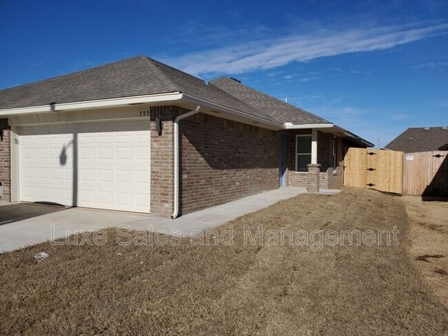Photo - 755 SW 13th St House