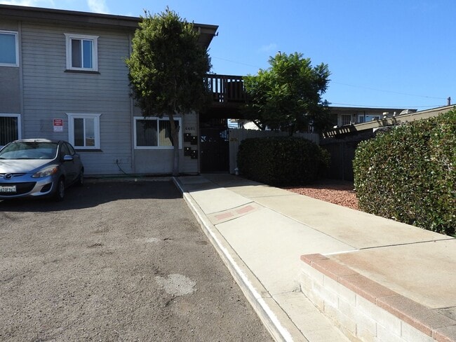 Building Photo - 4481mont