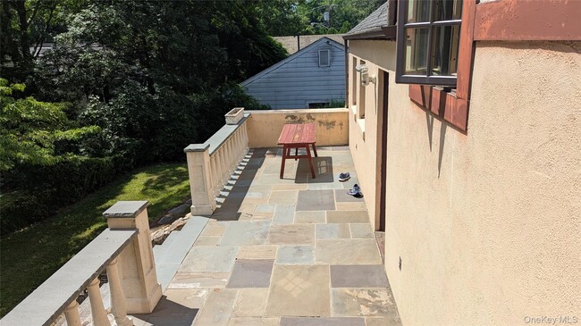 Building Photo - 78 Roe Ave