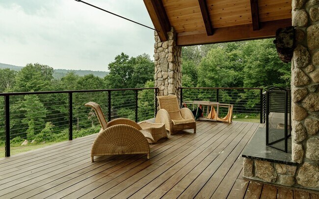 Foto del edificio - 500 Woodward Hill Rd