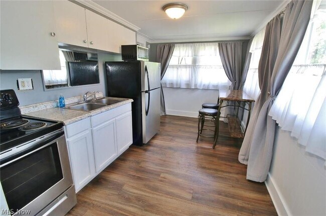 Foto del edificio - 1604 Maple Ave