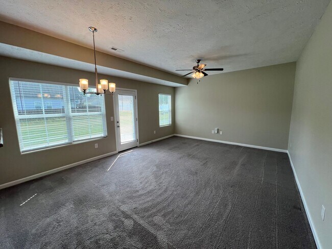 Building Photo - 1/2 Off First Month's Rent! Beautiful 3 Be...