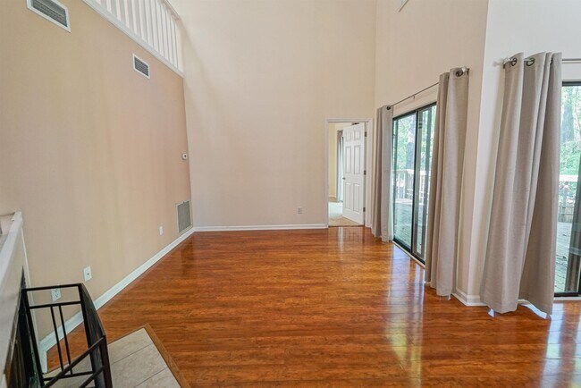 Foto del edificio - 1731 Nestlewood Ln