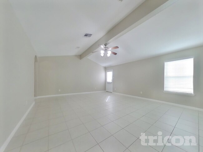 Building Photo - 424 Palomino Stand Dr