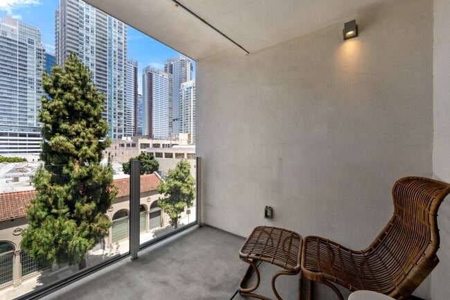 Private Patio Space at G12 Apartments in Los Angeles, CA 90015 - G12