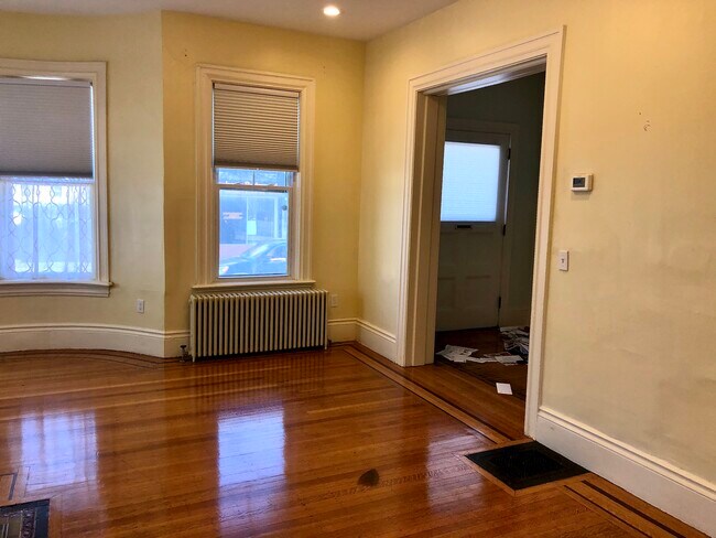 Building Photo - 451 Cranston St