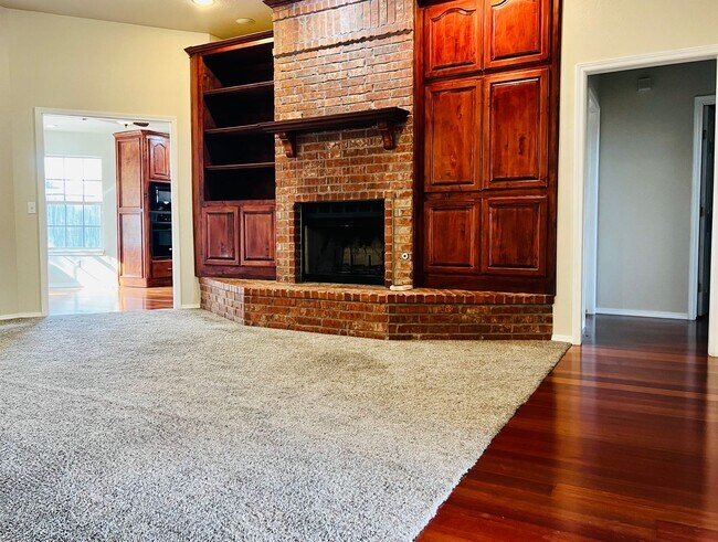 Foto del edificio - Gorgeous 3BD 2BA with Bonus Office Space in Del City!!