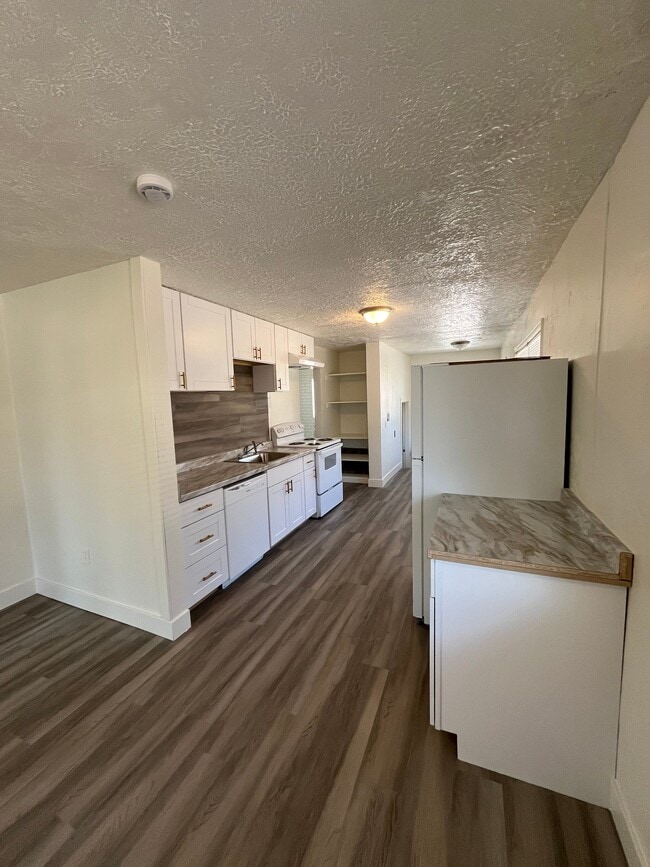 Foto del edificio - 553 E Emerson Ave