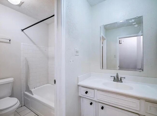 Building Photo - 25403 Lynbriar Ln