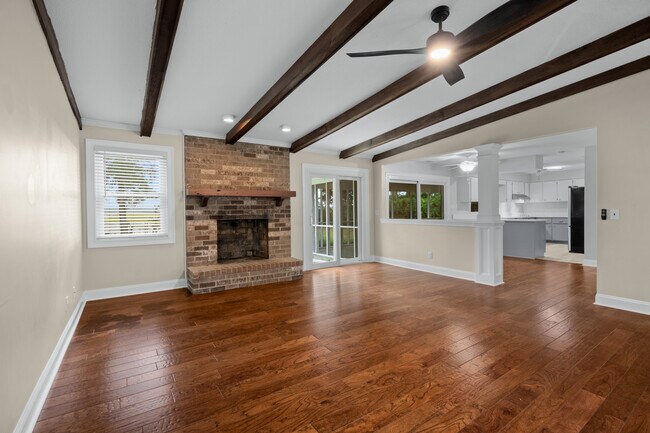 Foto del edificio - 1529 Whitfield Park Cir