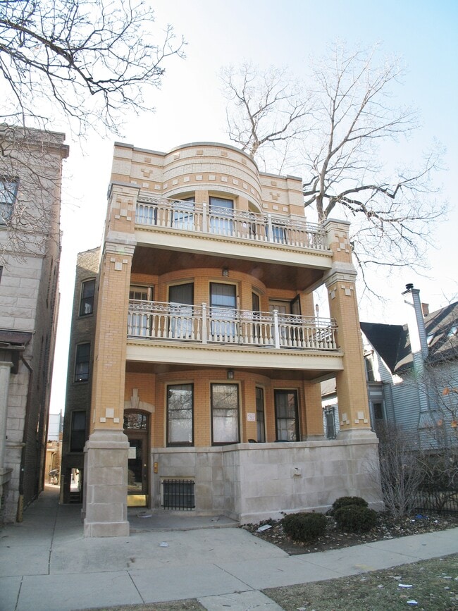 Building Photo - 3920 N Janssen Ave