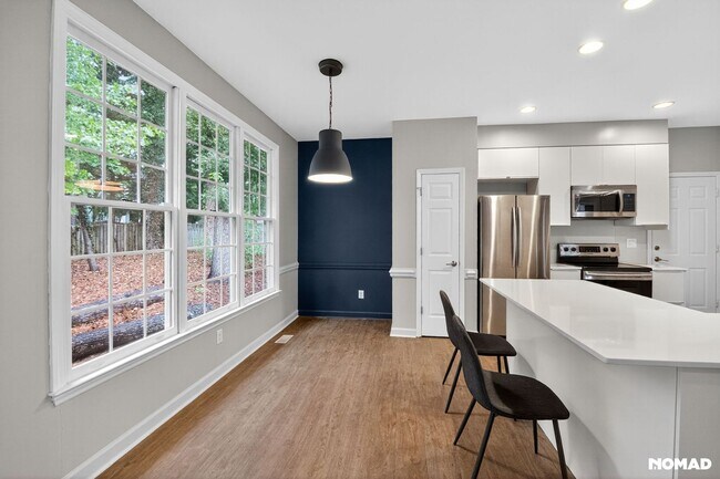 Building Photo - 8006 Crenshaw Ln