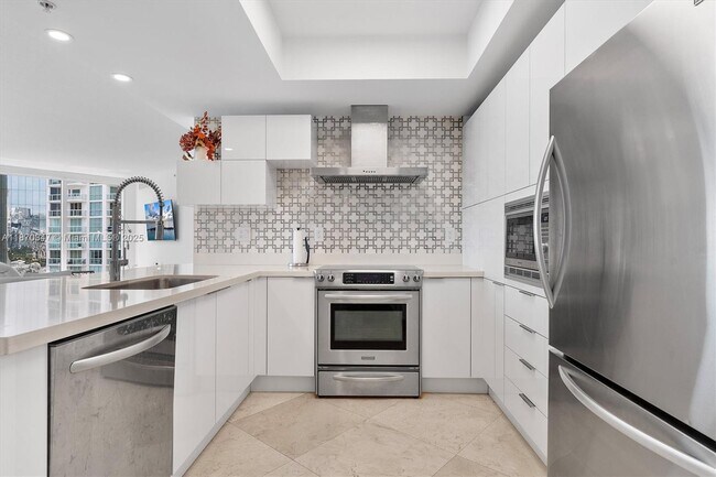 Foto del edificio - 200 Sunny Isles Blvd