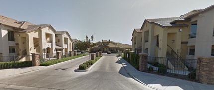 Building Photo - 1360 Shady Ln