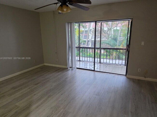 Foto del edificio - 6630 Racquet Club Dr