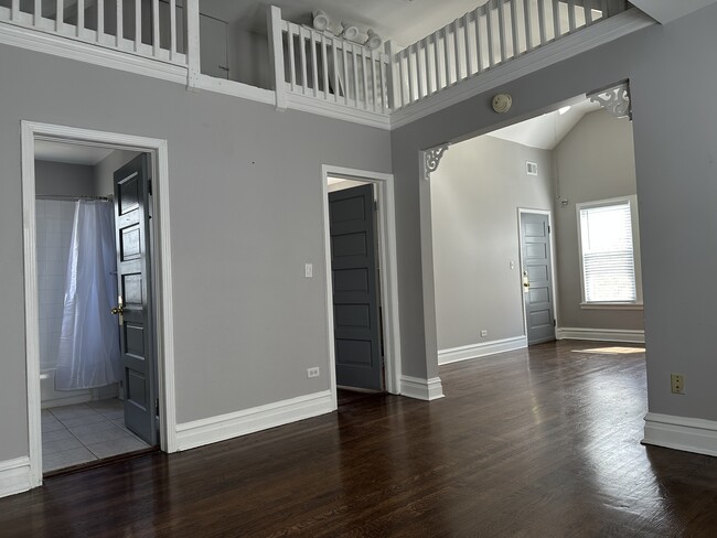 Foto del edificio - 3710 N Drake Ave