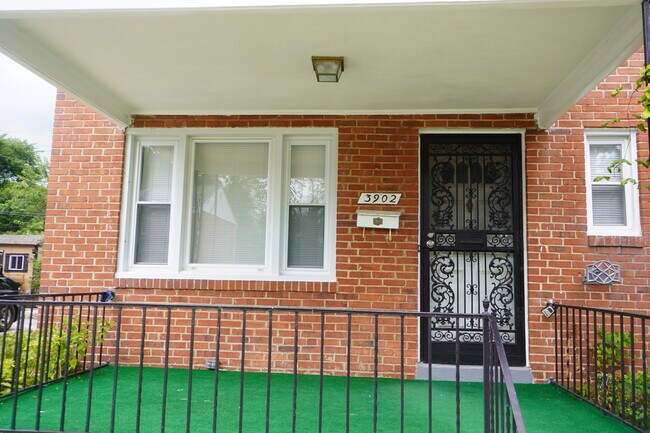 Foto del edificio - 3902 Emmart Ave