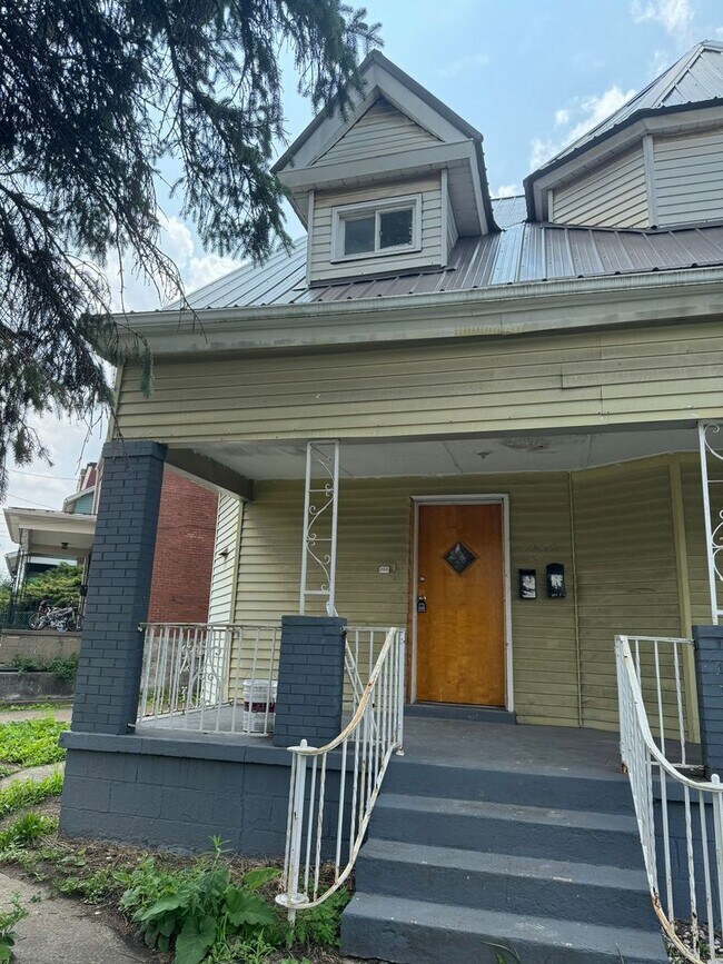 Foto del edificio - 2050 Monongahela Ave