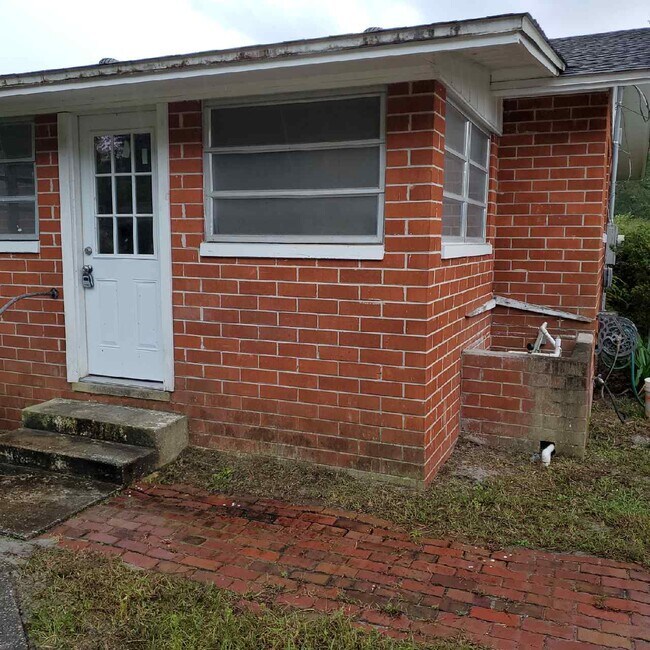 Building Photo - 85139 Radio Ave
