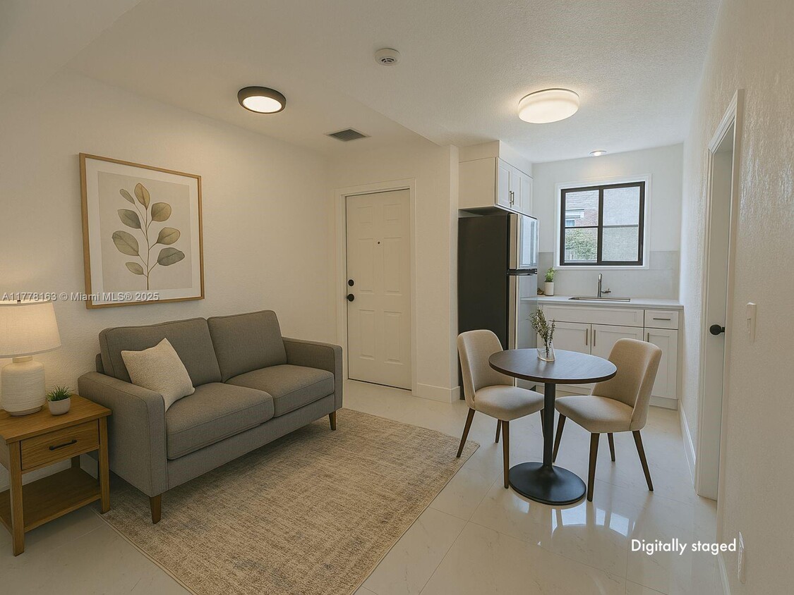 Foto principal - 2369 SW 17th Ter
