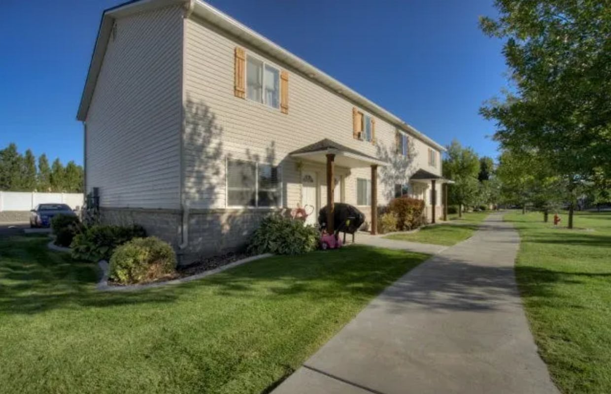 Primary Photo - Cute 2 bed 1.5 bath townhome in the Meadows