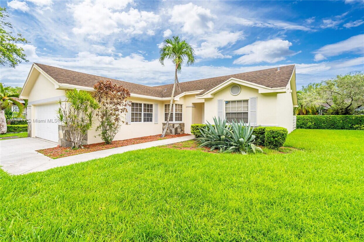 Foto principal - 14660 SW 144th Terrace
