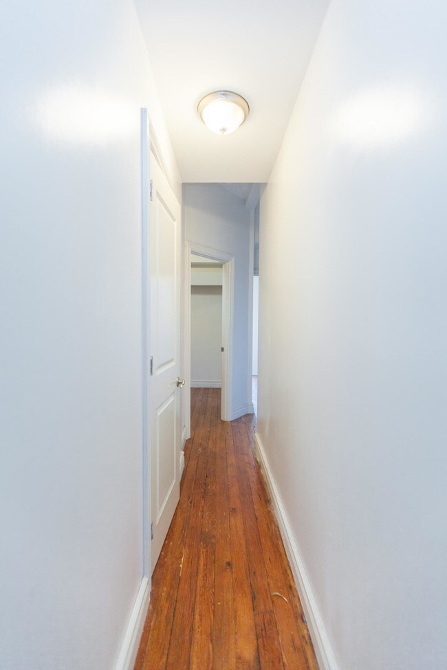 Building Photo - 204 Kent Street