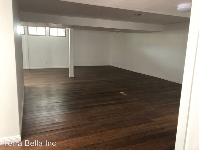 Foto del edificio - 601 W 8th St